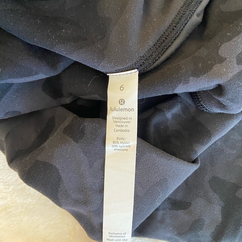 🍋Lululemon Align Crop Incognito Camo🖤 - Picture 4 of 5